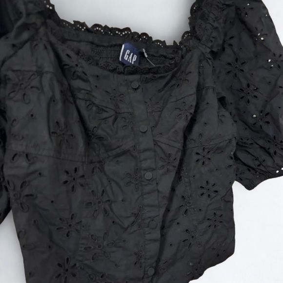 Gap Eyelet Top - Picture 1 of 4